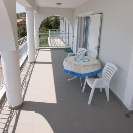 Folies Apartment ลูร์ดฮาตา ภายนอก รูปภาพ